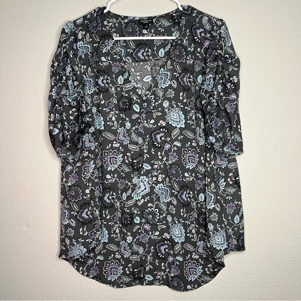 TORRID Floral Black and Purple women’s Top V-Neck